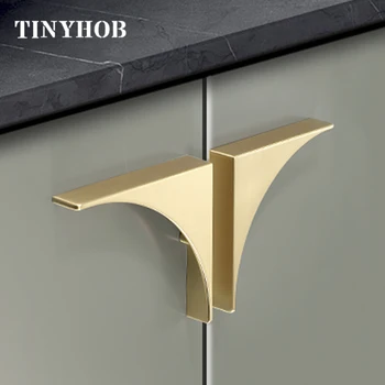 Дръжки на гардероба от златен сплав с Проста дръжка за шкаф чекмеджета в европейски стил с триъгълни ъгли Мебелни дръжки